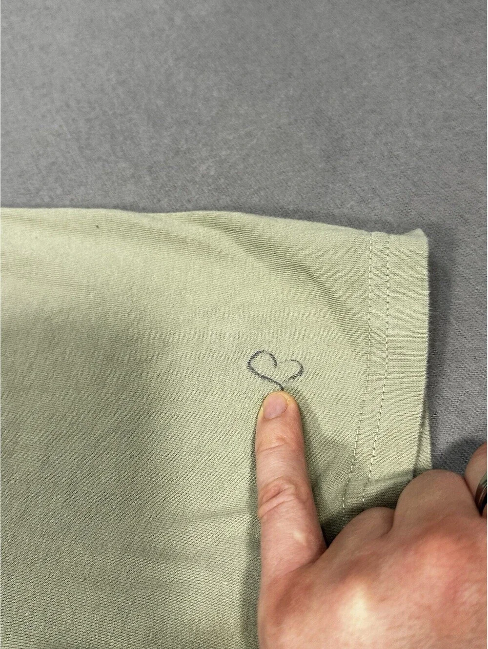 Levi’s Strauss & Co Men’s Medium Graphic T-Shirt Olive Green Desert Print Cotton